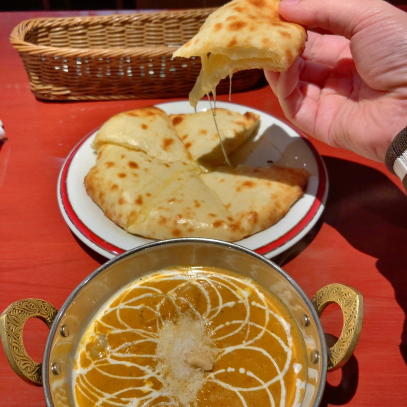 プラウンマサラとチーズナン(パティヤラパレス)