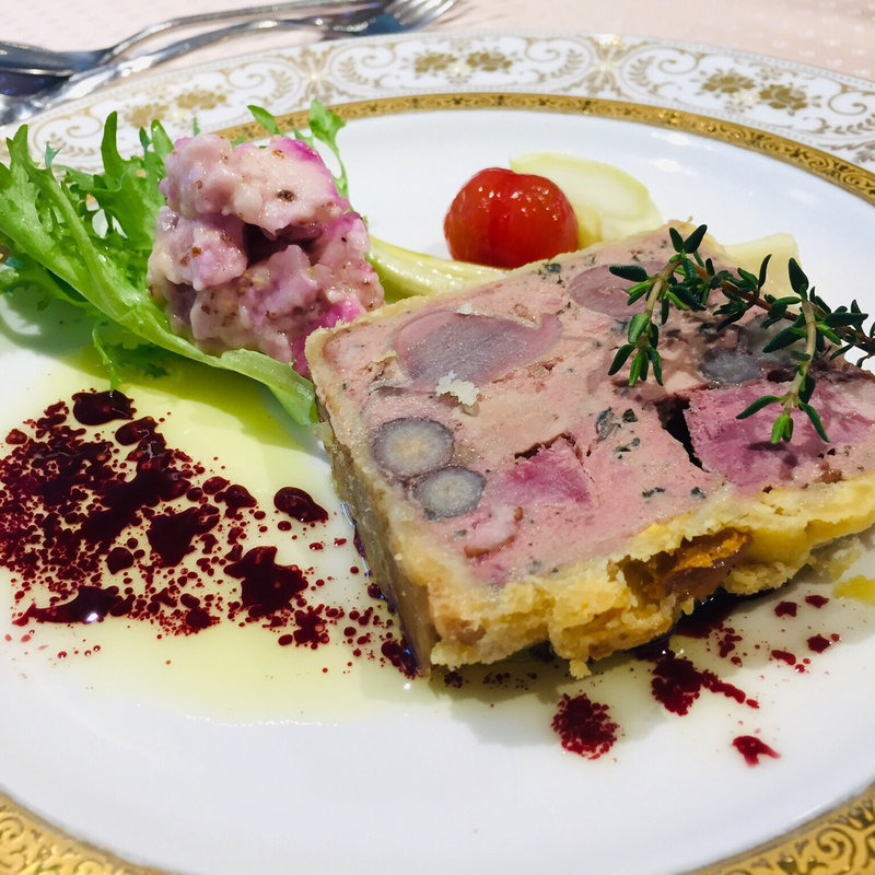 薩摩赤鶏とフォアグラのパテ・ド・アンクルト(フランス厨房 旬彩 中央駅店 )