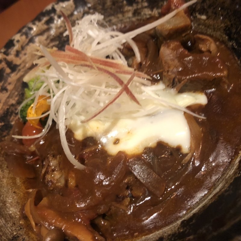 デミグラスチーズ牛タンハンバーグ&牛タンシチューのサラダセット(kawara CAFE)