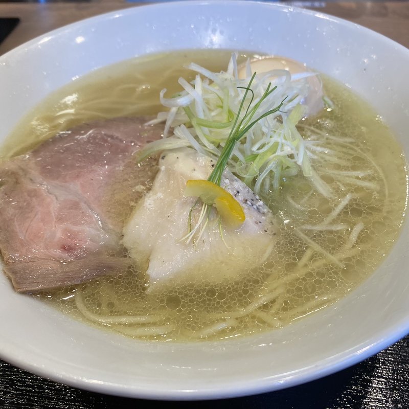 名もなき味玉塩らーめん(麺屋たけ井 エミル高槻店)