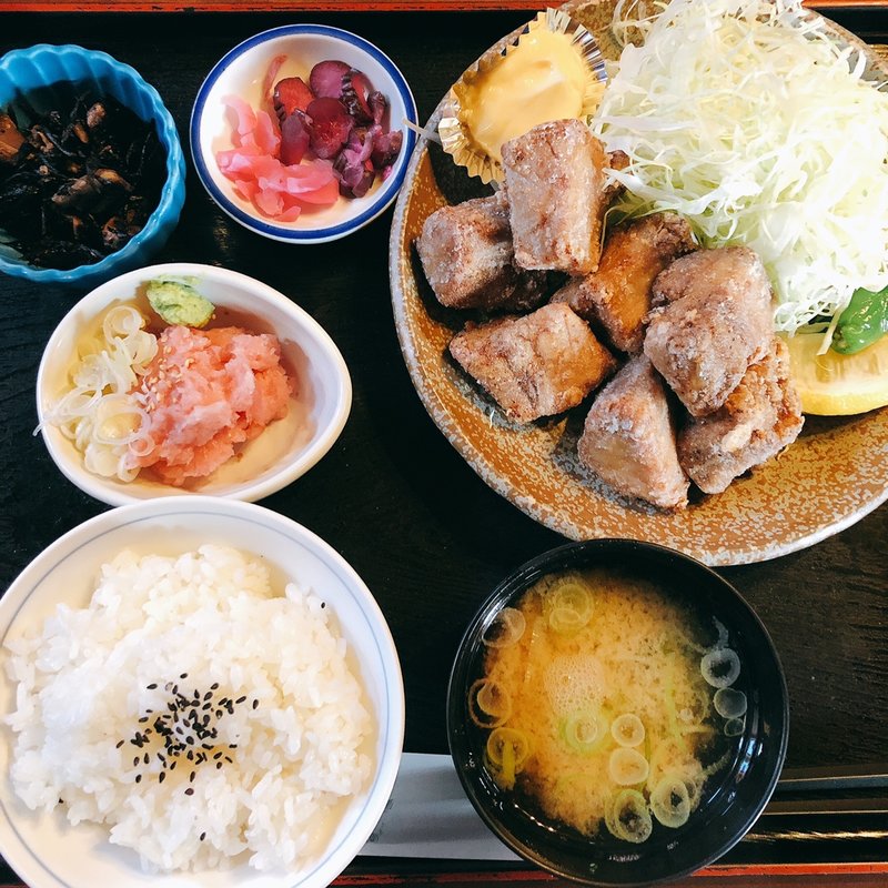まぐろ唐揚げ定食(まるたか )
