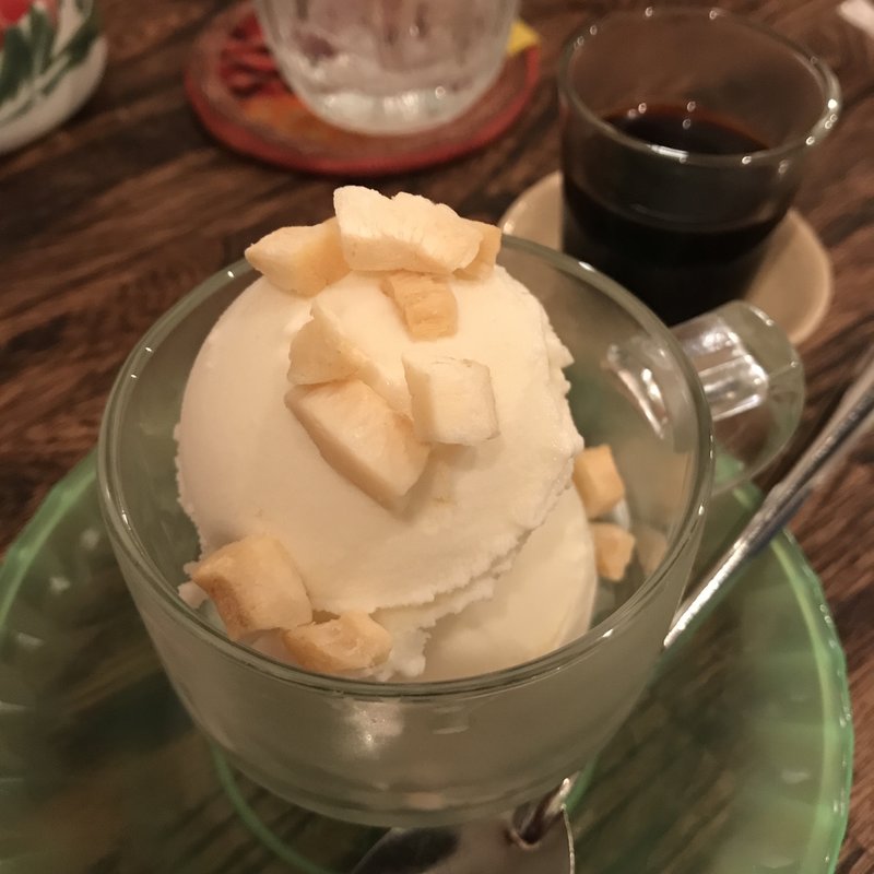 ココナッツアイスとベトナムコーヒーのアフォガート(べトナムゴハン チリン堂)