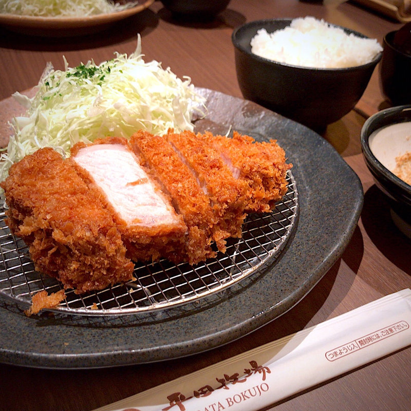 金華豚ロースかつ膳 特厚200グラム(平田牧場 ホテルメトロポリタン山形店 )