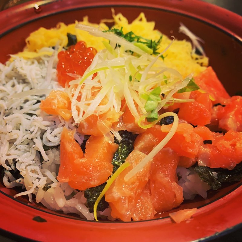 銀鮭としらすのおどんぶりセット(家族亭 梅田阪急三番街店)