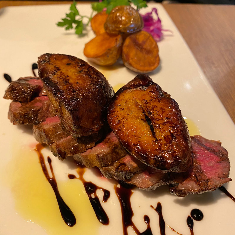 牛ハラミとフォアグラのタリアータ(Vinoteca Messina)