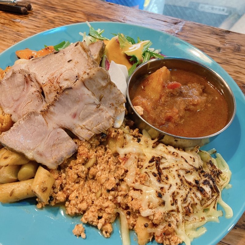 わんぱく盛り+アチャーリーローストポーク(サンラサー)