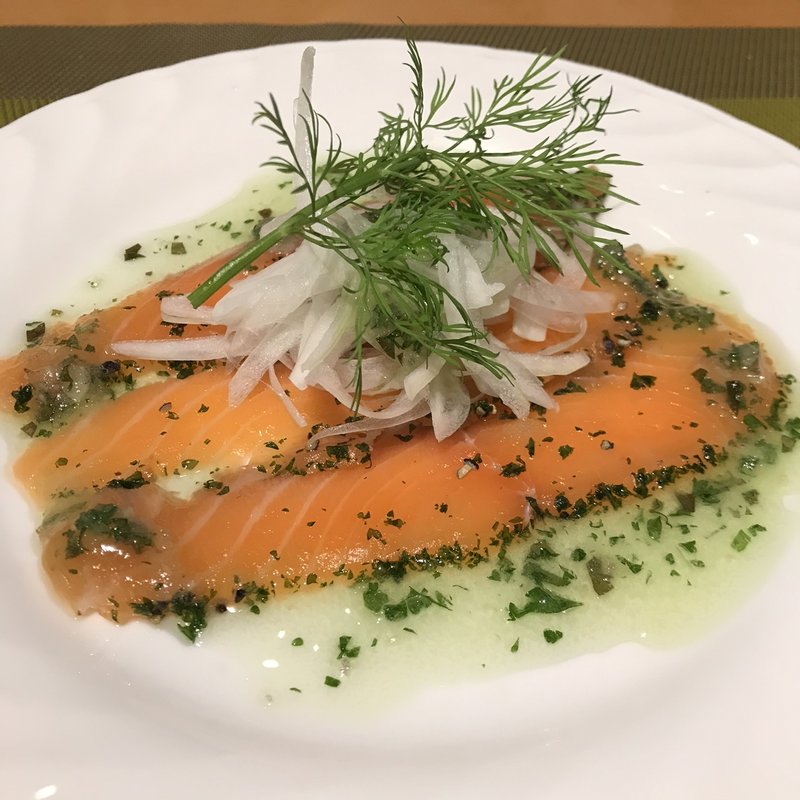 サーモンのカルパッチョ(タロー)