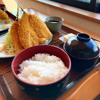 ■黄金鯵フライ定食■(魚屋の磯料理 まるとし )
