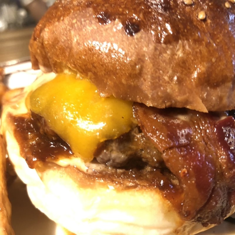 BBQベーコンチーズバーガー(Hyoe's Burgers+Fries)
