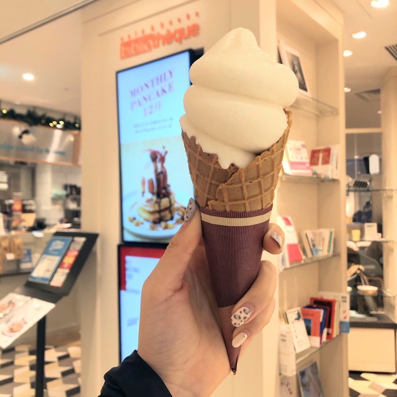 バニラソフトクリーム(カフェ＆ブックス ビブリオテーク 東京・有楽町（café & books bibliothèque Tokyo Yurakucho）)