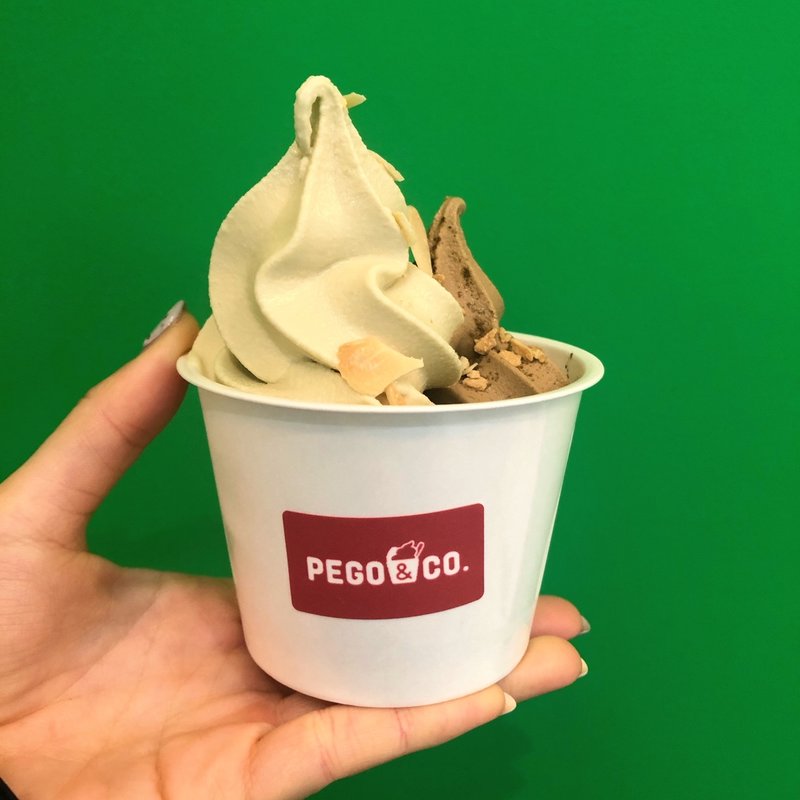 Wソフト（ピスタチオアーモンド・ほうじ茶メープル）(PEGO＆CO. 世田谷店（ペゴあんこ せたがやてん）)