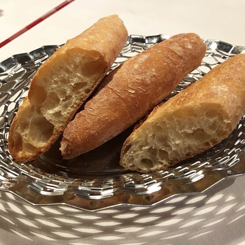 パン(レドゥ ギャルソン （LES DEUX GARCONS）)