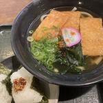 きつねうどんと海苔おにぎりのセット(三木サービスエリア（下り線） フードコート )