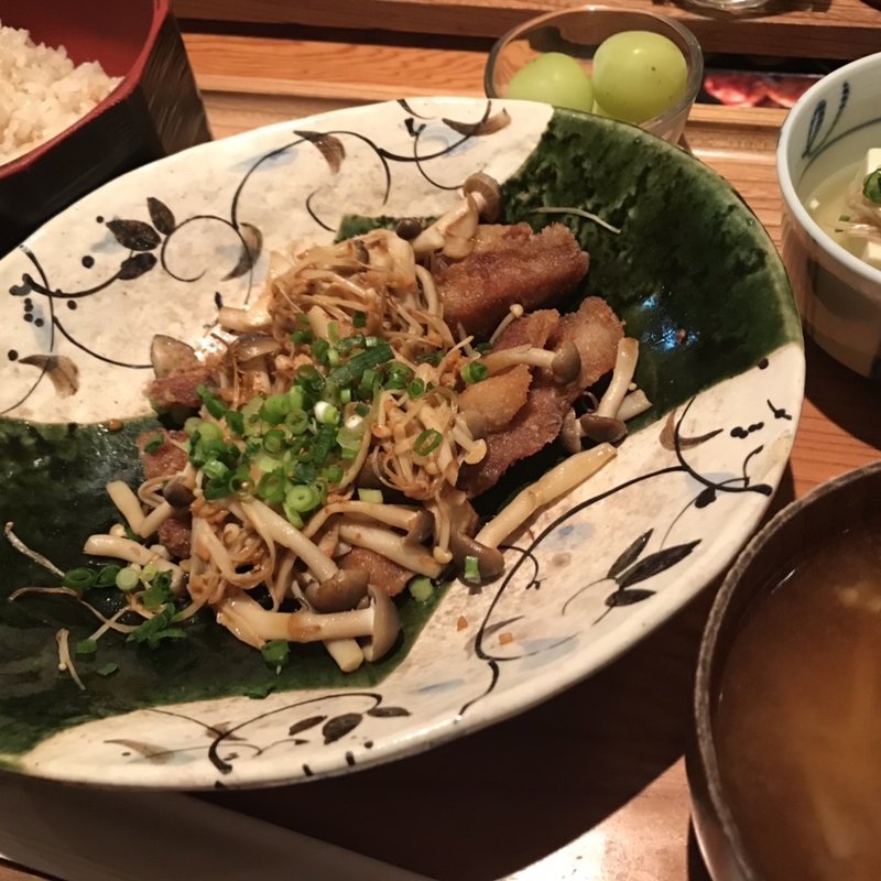 きのこと信州ポークの自家製醤油糀バターポン酢炒め定食(長野県長寿食堂)