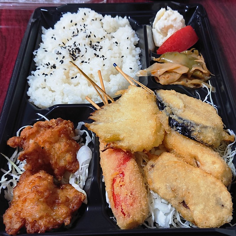 串かつと唐揚げ弁当(串かつ でんがな パークタワー新川崎店)