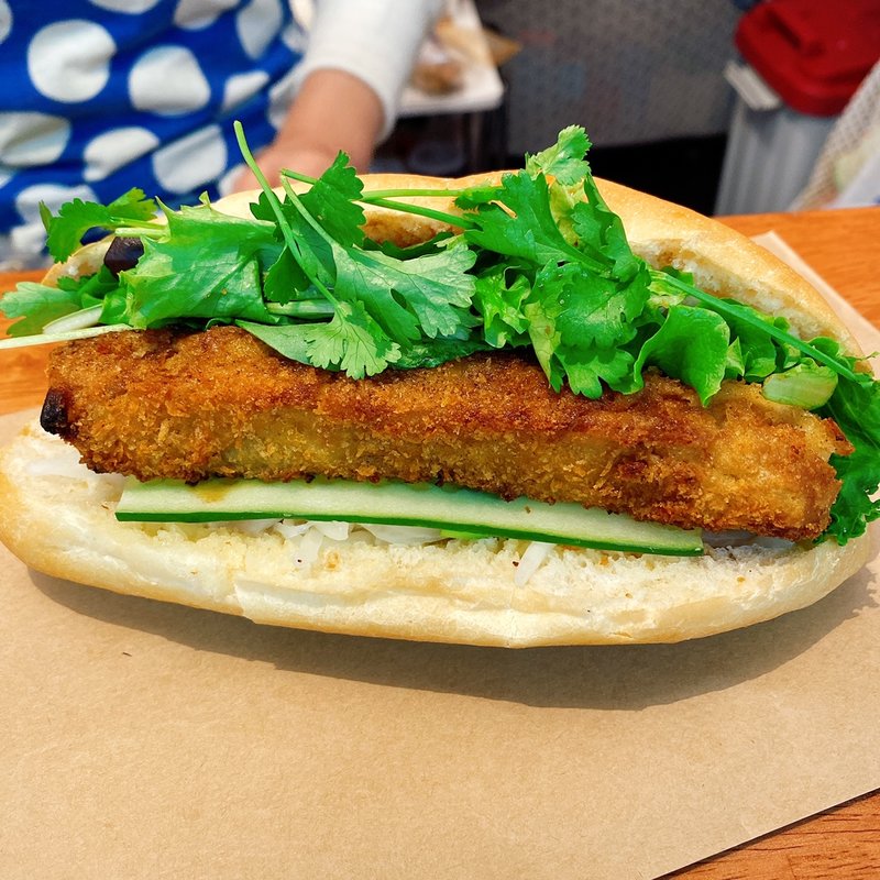 グリーンカレーコロッケのバインミー (Banh Mi 83)