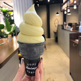 ピスタチオソフトクリーム(MIYASHITA CAFE +softcream)