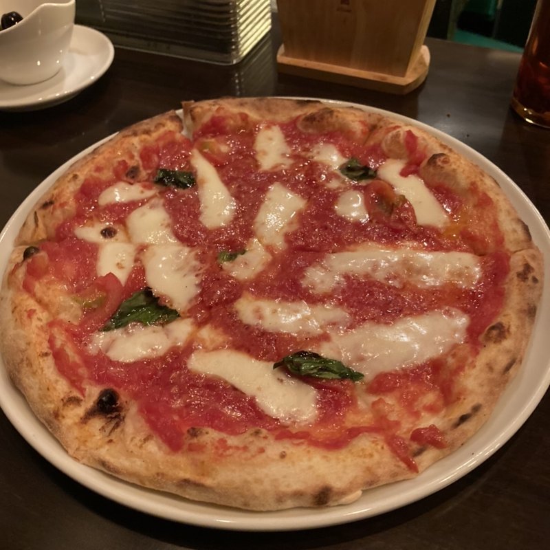 ウフマヨ(コルニチョーネ （Cornicione）)