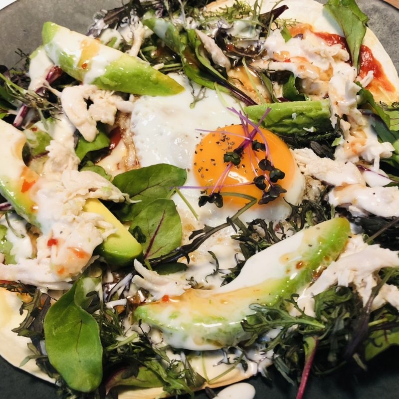 アボカドチキンピゼッタ(METoA Cafe ＆ Kitchen)