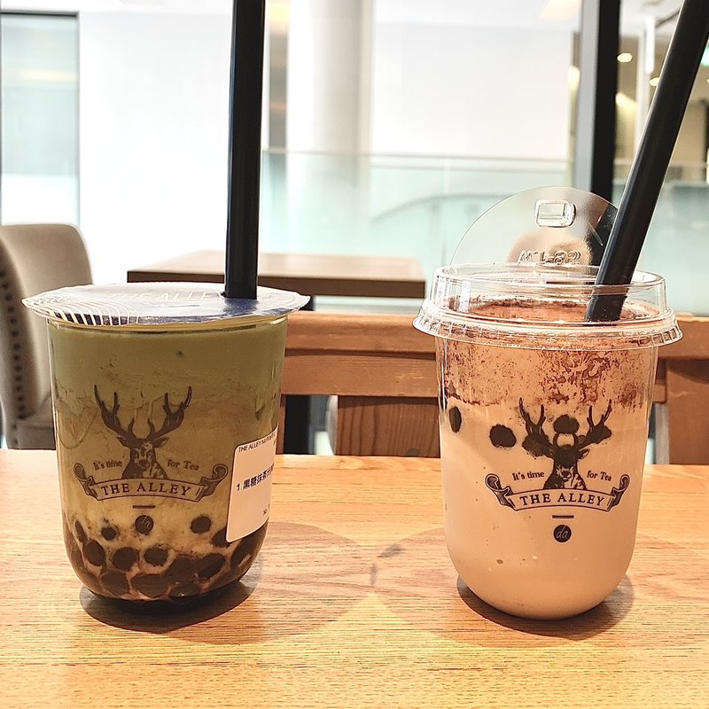 (THE ALLEY NU茶屋町)