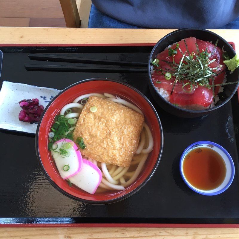 マグロ丼ときつねうどん(道の駅　たいじ)
