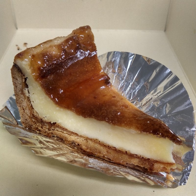 ベイクドチーズケーキ(こがねや菓子店)