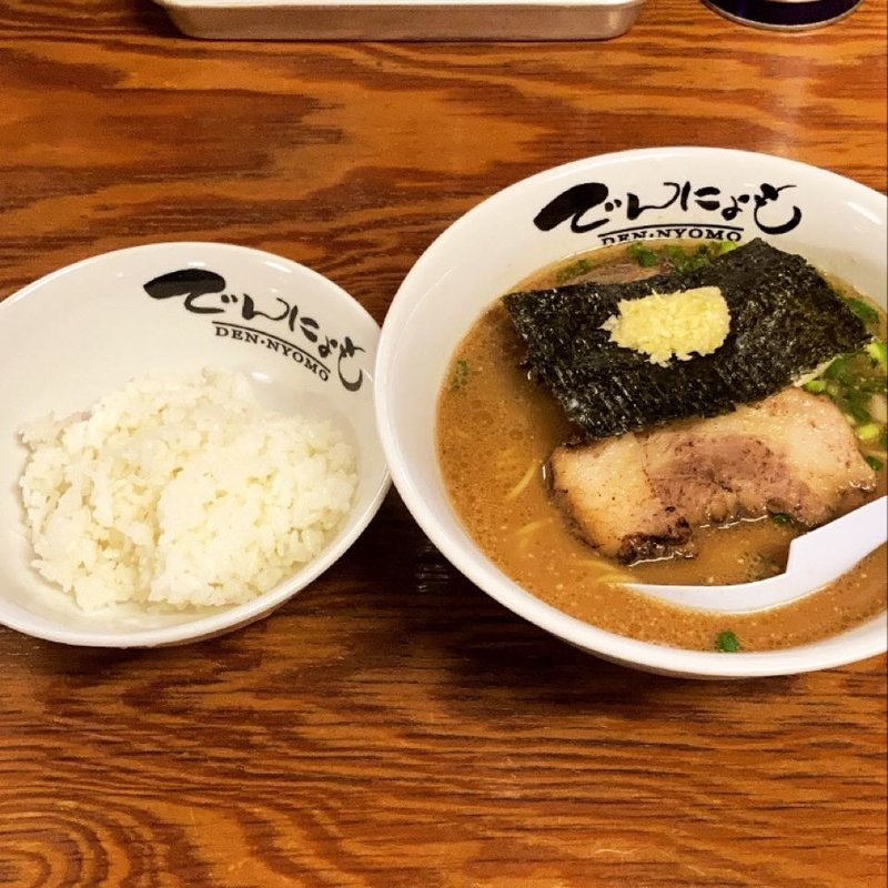 豚骨ラーメン＋小ライス(でんにょも )
