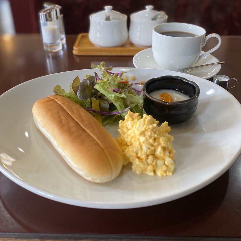 モーニング(ミルクロール)、コーヒー(アウフヴィダーゼン)