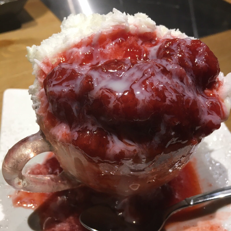 練乳いちご(ホルモン焼肉　はやぶさ)