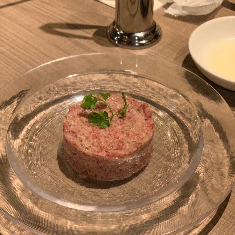 極上赤身肉のタルタル(うしごろバンビーナ 五反田店)