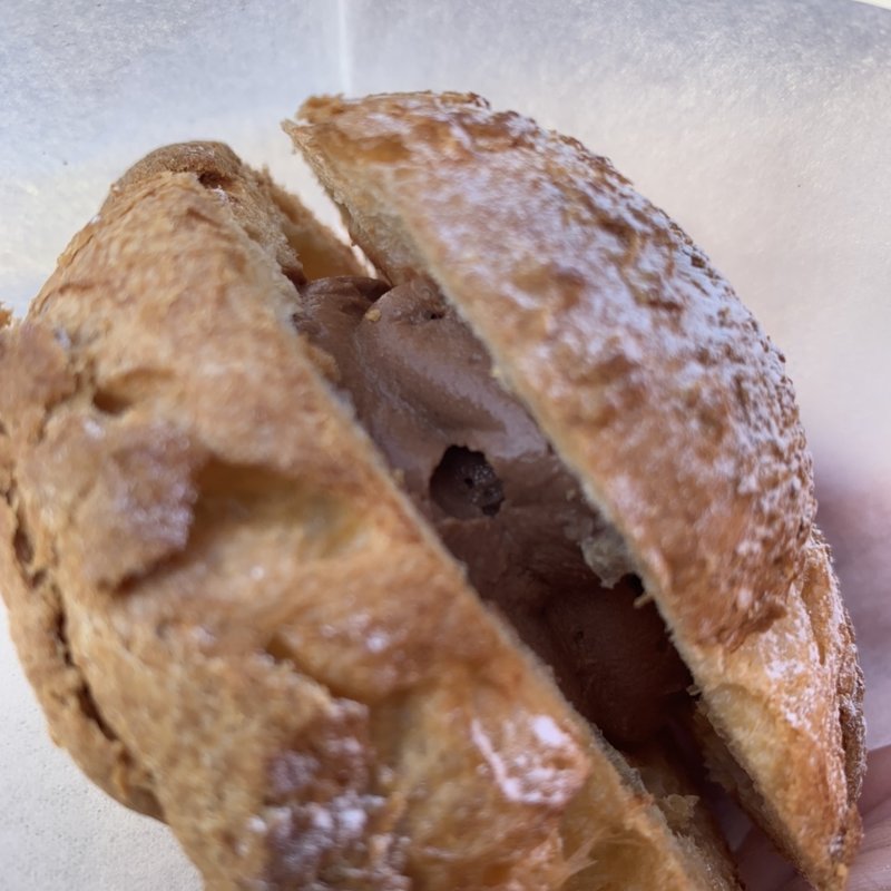 チョコレートとバナナのシュークリーム(菓子工房　福)