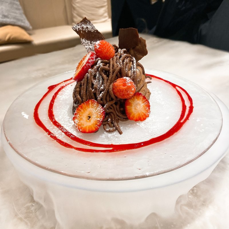 クリスマス“生”チョコモンブラン(カフェ＆ブックス ビブリオテーク 東京・有楽町（café & books bibliothèque Tokyo Yurakucho）)