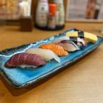 YUKICHI寿司(本まぐろ、カンパチ、サーモン、シメサバ、タコ、たまご)