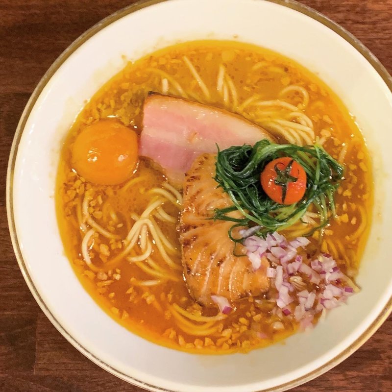 限定　ベーコンとトマトのらーめん 照焼きサーモン添え(海老丸らーめん)