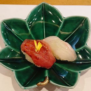 マグロとタイの寿司(大阪花くし)