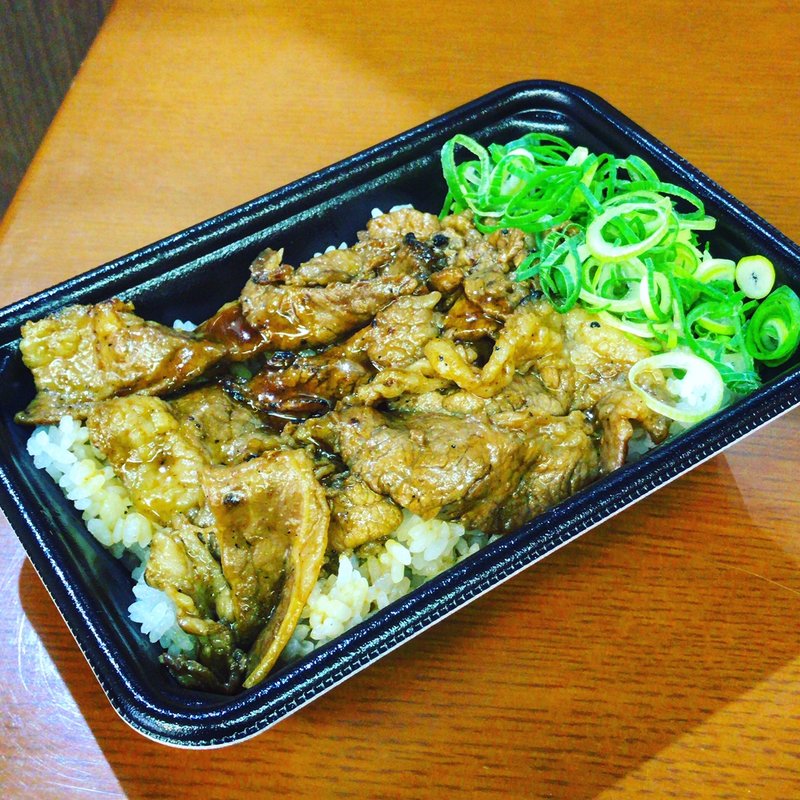 焼肉丼（中）(肉のヤマキ商店)