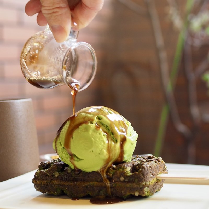 抹茶づくし京ワッフルプレートセット(CROSS Burger&Beer/Coffee（クロスバーガー）)