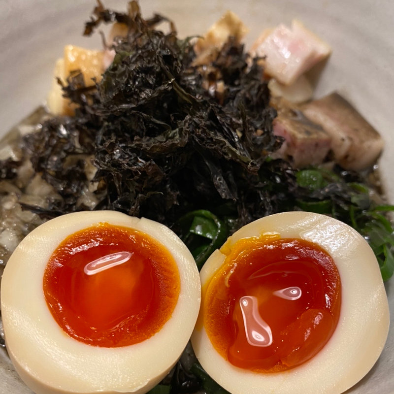 いか墨れ混ぜそば(いかれたヌードル フィッシュトンズ （いかれたNOODLE Fishtons）)