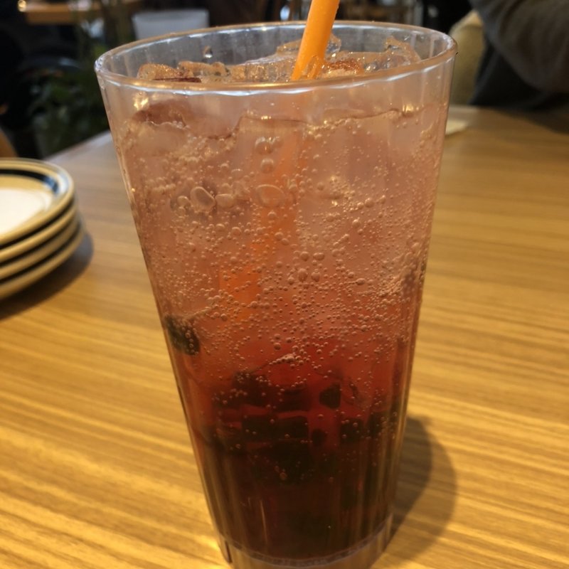 ベリー＆カシススカッシュ(Eggs ’n Things 梅田茶屋町店)