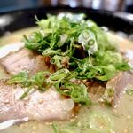 とんこつ醤油　チャーシューめん(にんにくらーめんせんどう)