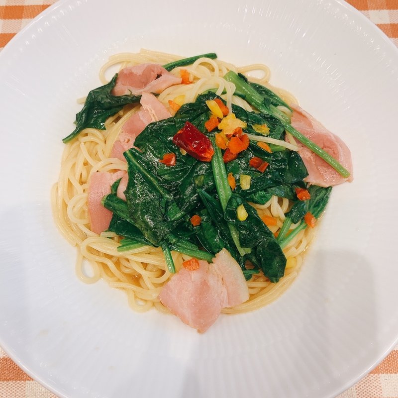 ベーコンとほうれん草のバターしょうゆ(イタリアンダイニングドナ アトレヴィ三鷹店)