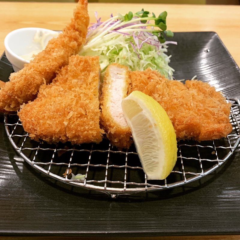 国産ロースとんかつと海老フライランチ(とんかつKYK 阪急三番街店)