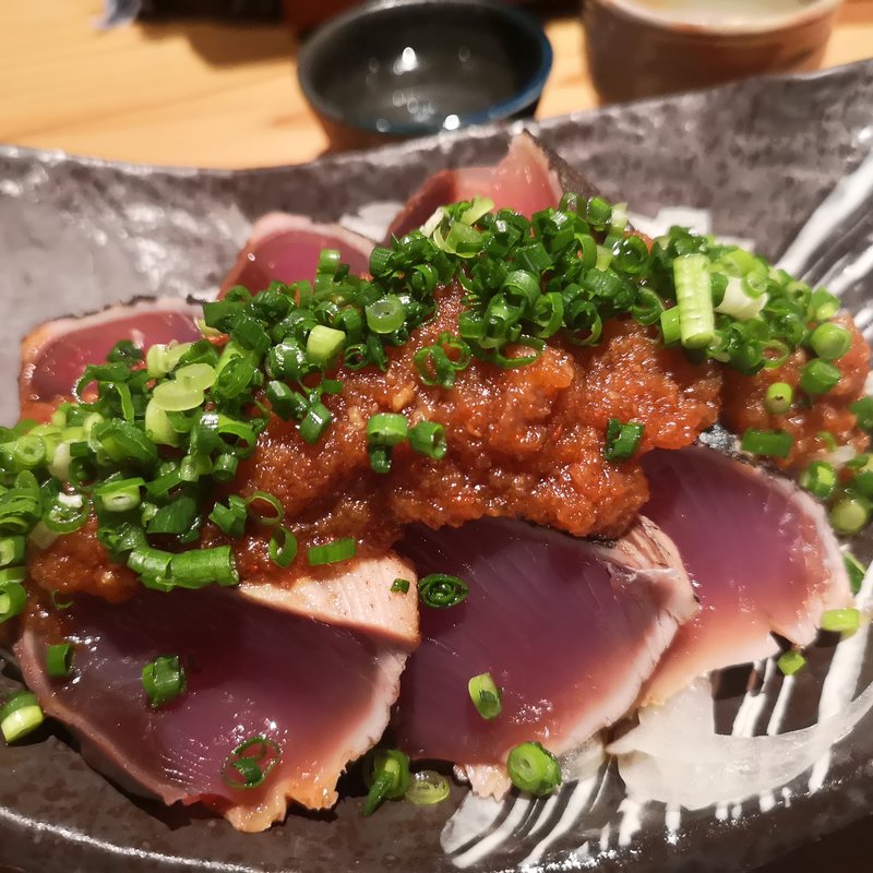 かつおのたたき　香味おろしポン酢で　(炉端の佐藤 大阪難波店)