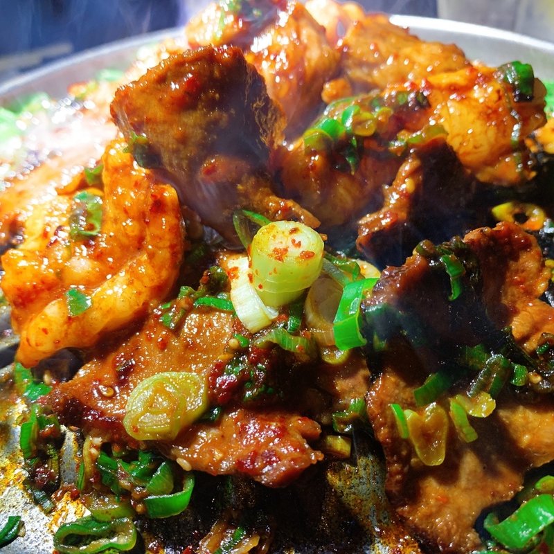 ごちゃ混ぜ焼きハーフ、ツラミ追加(ホルモン在市 （ざいち）)