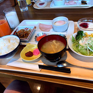 朝食(カマイシテラス )