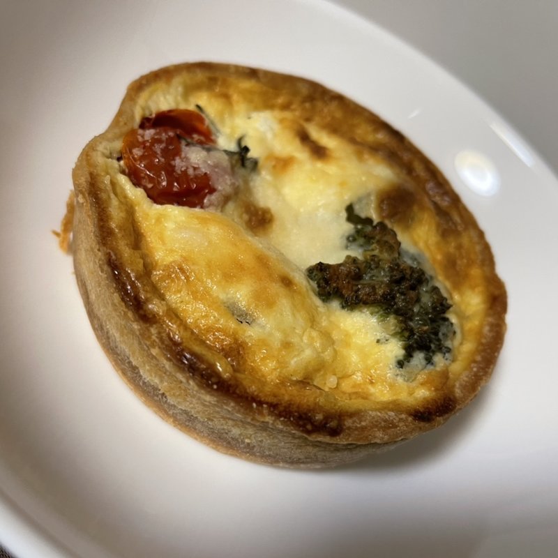 トマトとブロッコリーのキッシュ(THE BAKE STORE)