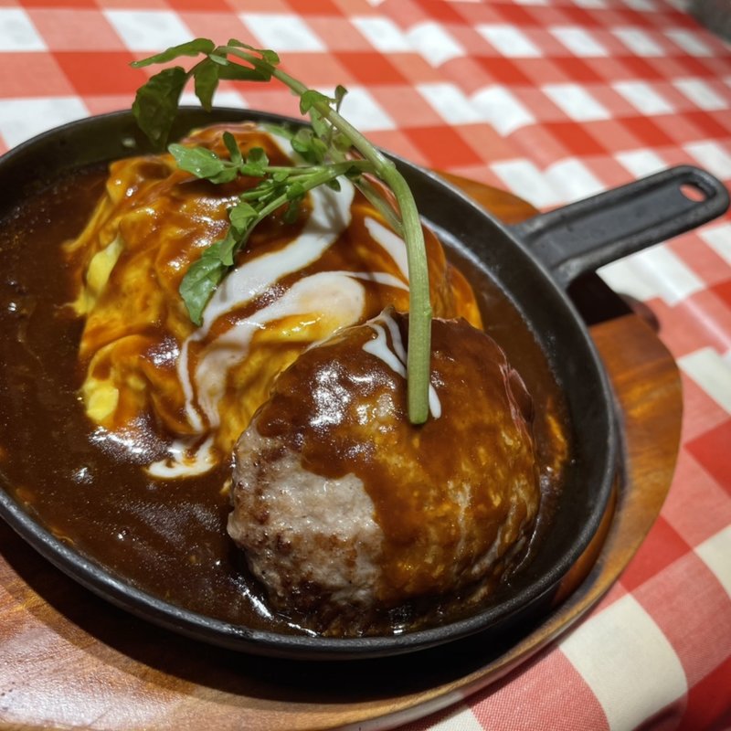 とろーり卵のデミグラスハンバーグオムライス(ラケル なんばＣＩＴＹ店)