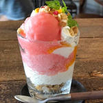 ココナッツとグァバのパフェ(ふたこぶ食堂)