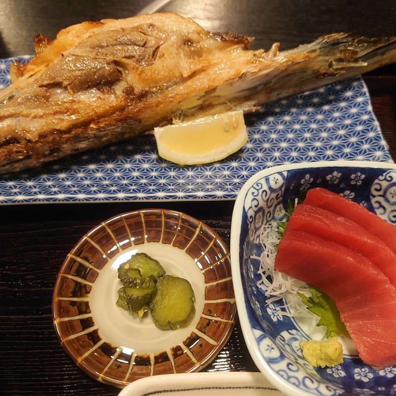 鮪胸ヒレ肉の塩焼きと鮪刺身付ご飯(雷門き介 神保町店)