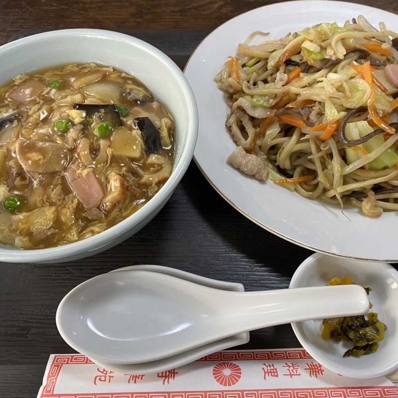 皿うどんとミニ中華丼(春華苑(しゅんかえん))
